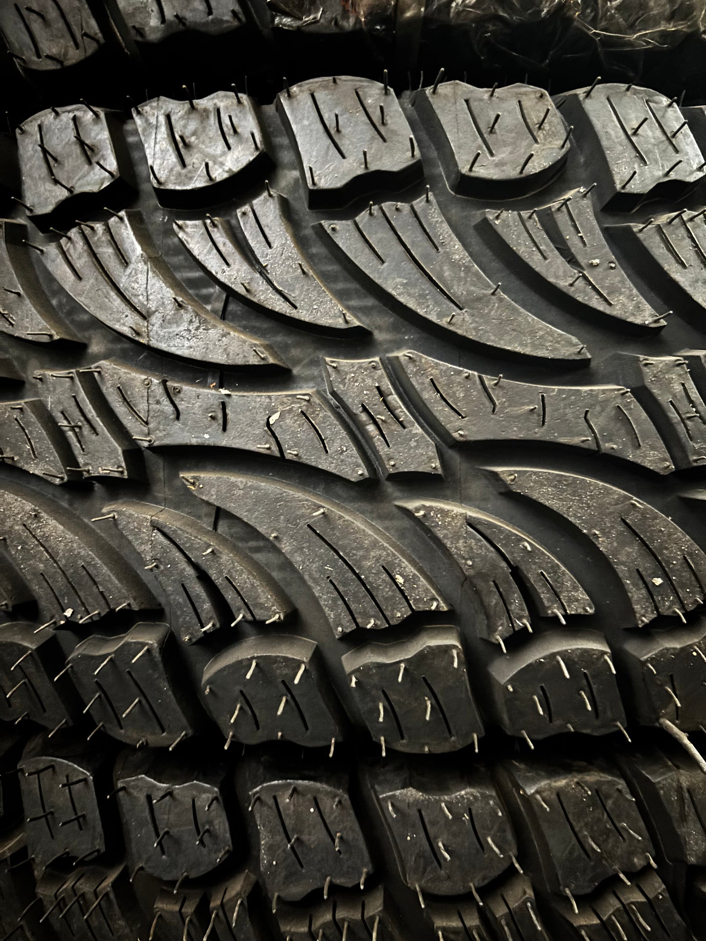 (TODO) TREADWRIGHT AXIOM LT 275 70 18 125/122R LRE 10 PLY RETREAD TIRE