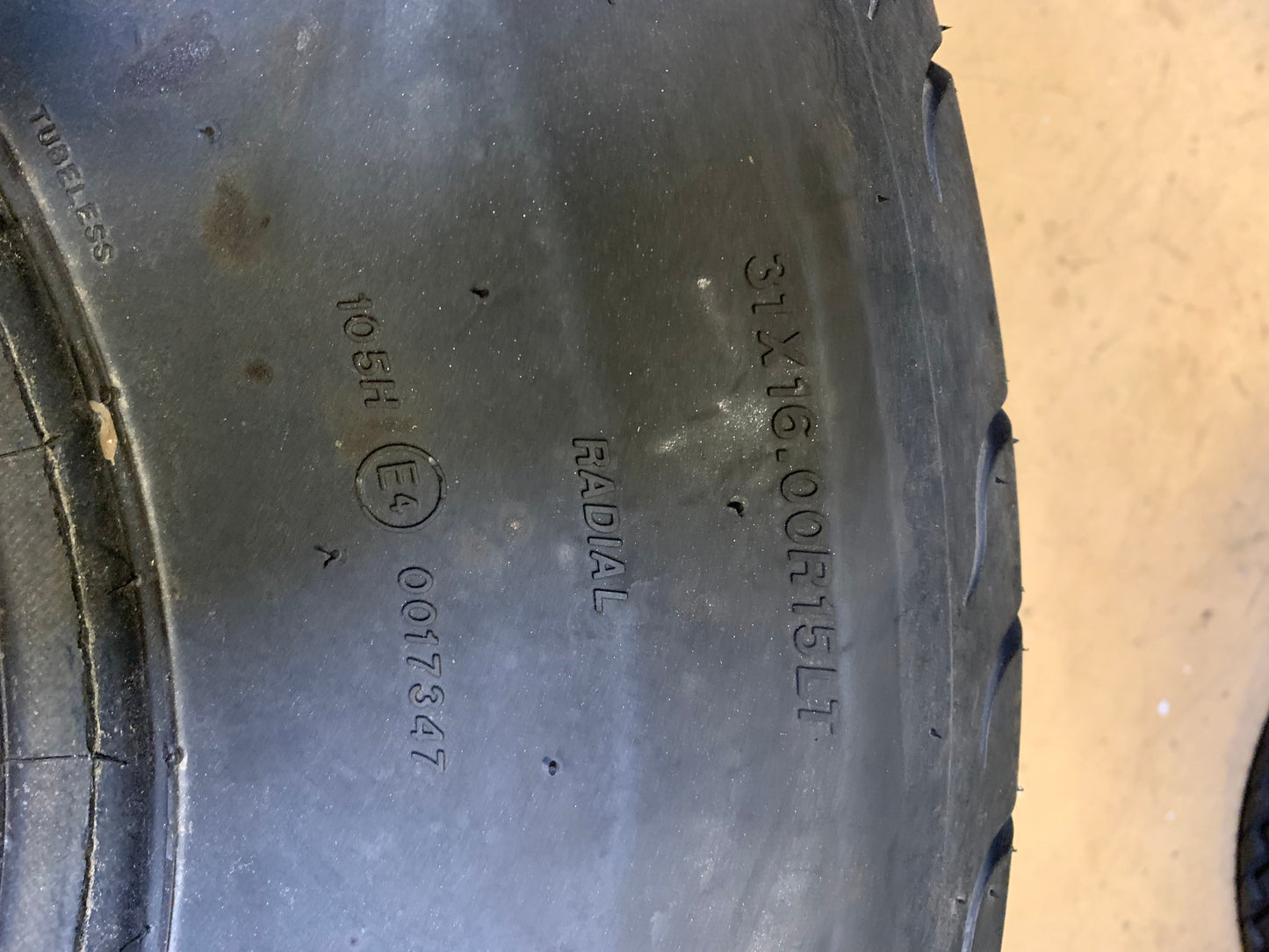 MICKEY THOMPSON SPORTSMAN S/R BSW P 31 16 15 105H 2PLY SUMMER TIRE 255672