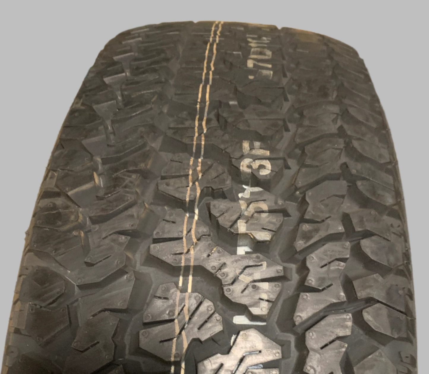 2 KUMHO ROAD VENTURE AT51 LT 275 65 20 126/123R LRE 10PLY ALL TERRAIN TIRES 2177783