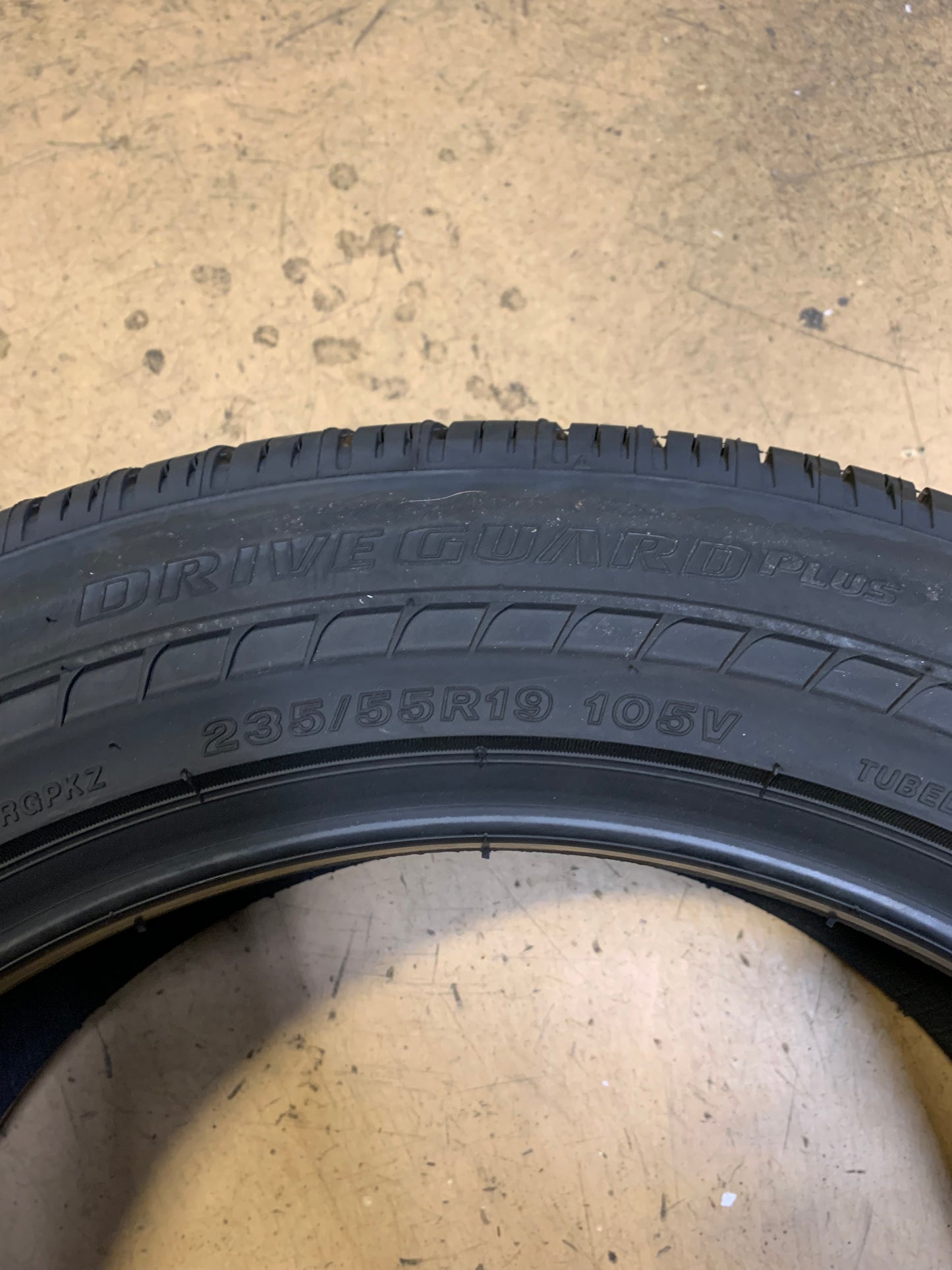 2 BRIDGESTONE DRIVEGUARD PLUS BSW P 235 55 19 105V XL TOURING TIRE 013336