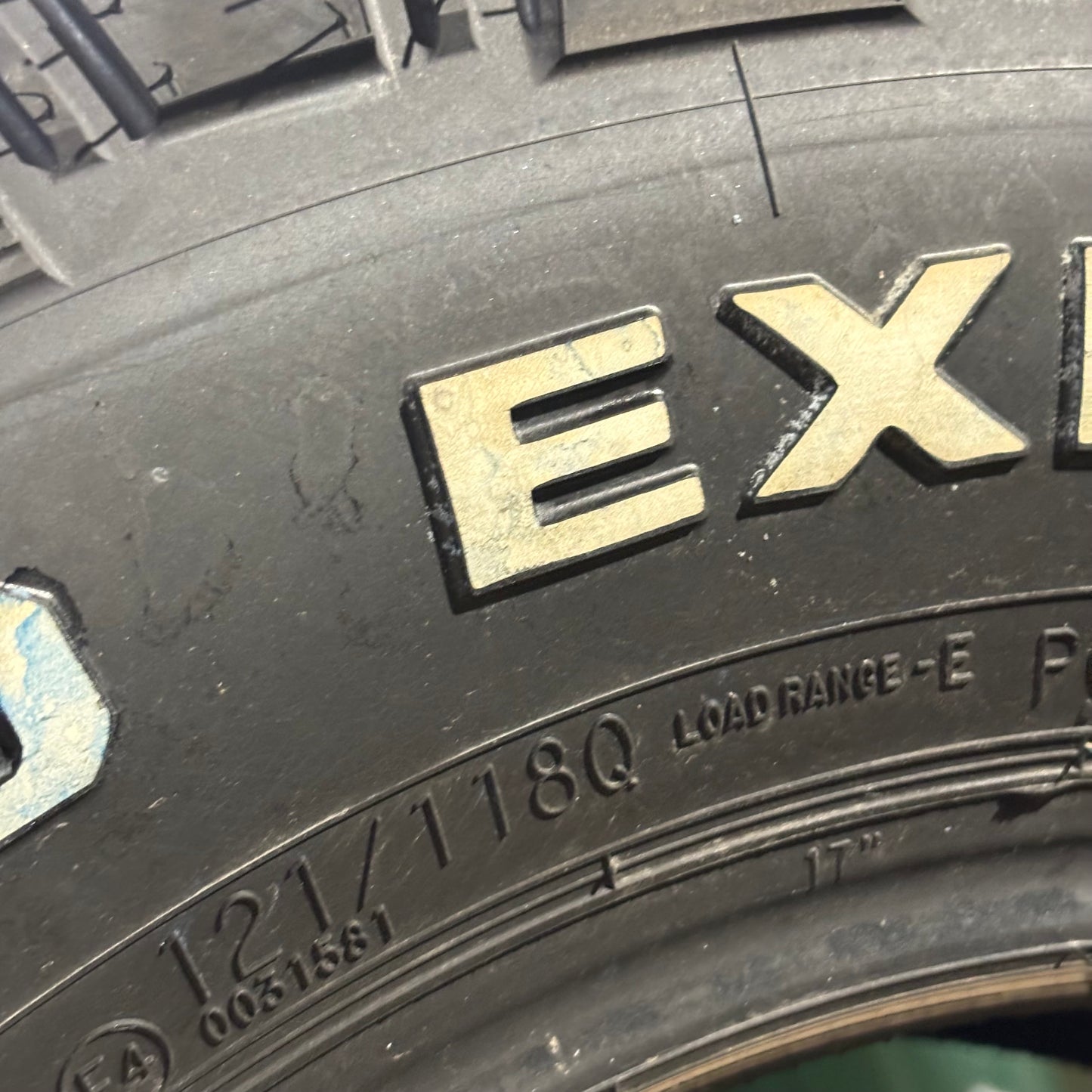 MICKEY THOMSPON BAJA LEGEND EXP RWL LT 285 70 17 121/118Q HYBRID ALL TERRAIN TIRE 90000067178