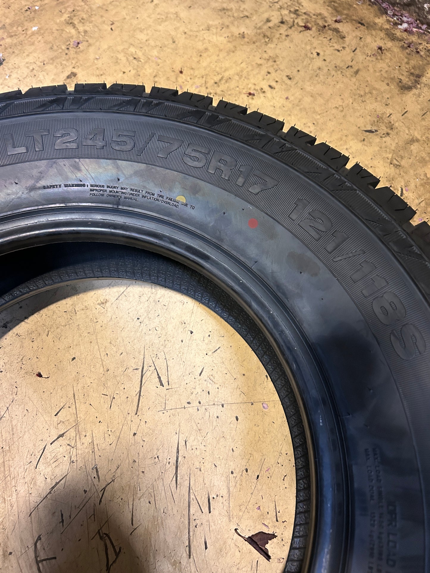 ARMSTRONG TRU-TRAC AT LT 245 75 17 121/118Q 10PLY ALL TERRAIN TIRE 1200046656