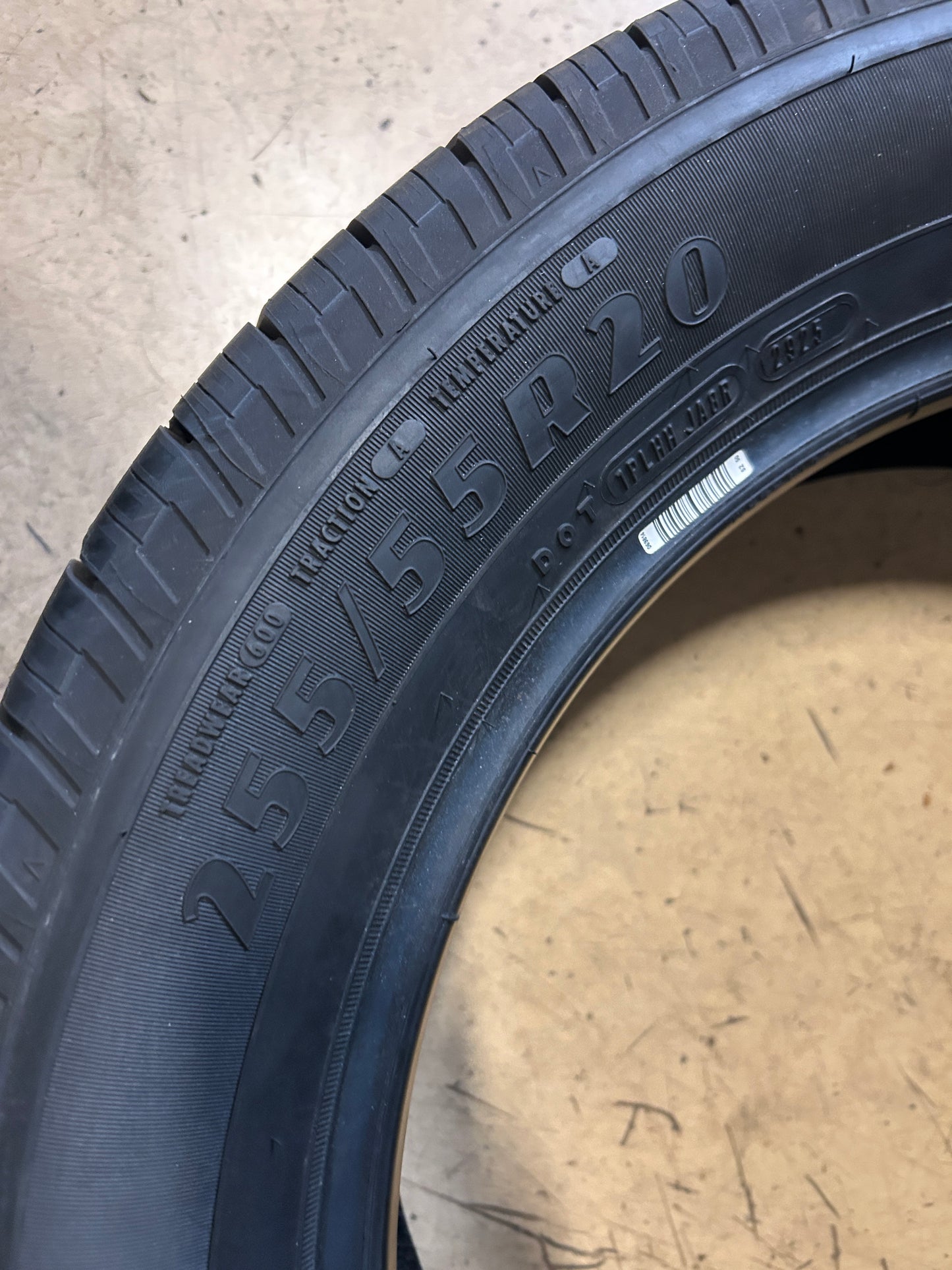 GOODYEAR RELIANT ALL-SEASON BSW P 255 55 20 110V TIRE 682094597