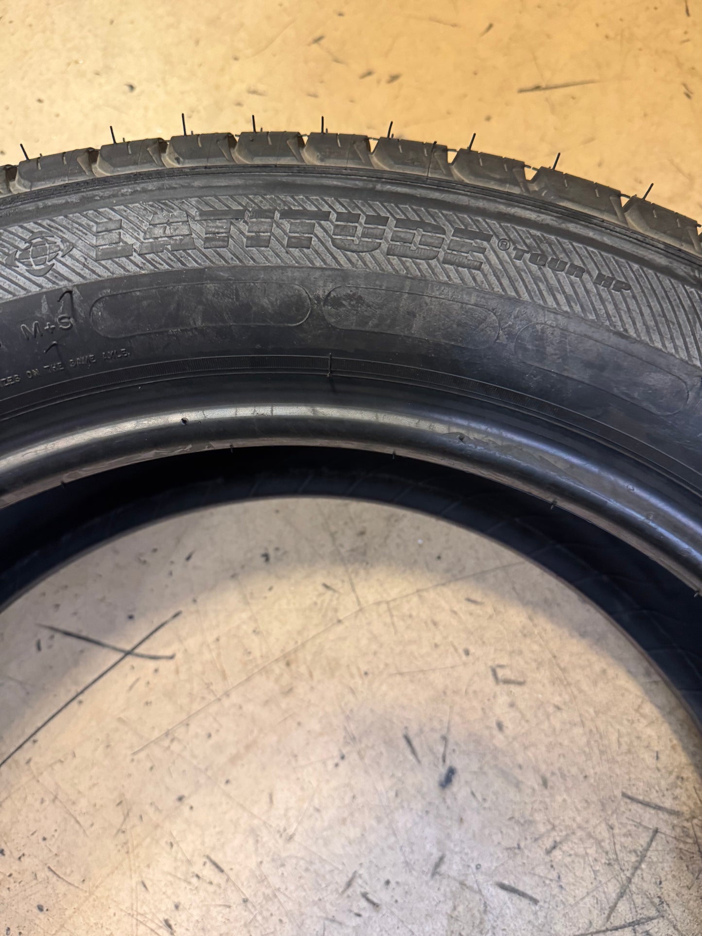 NOS MICHELIN LATITUDE TOUR HP BSW P 235 55 19 101V ALL SEASON TIRE 05487