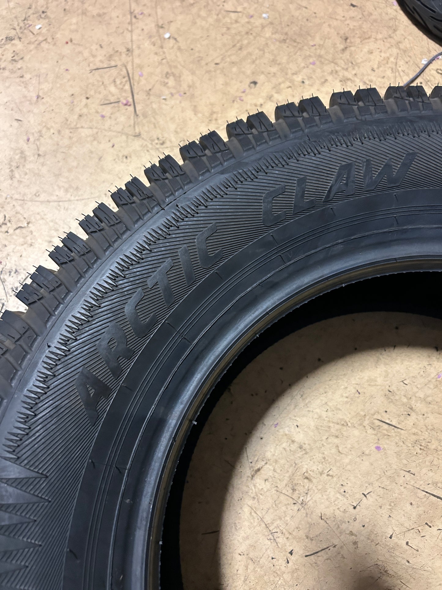 NOS ARCTIC CLAW WINTER XSI BSW LT 245 70 17 119/116Q 10PLY WINTER TIRE ARC70