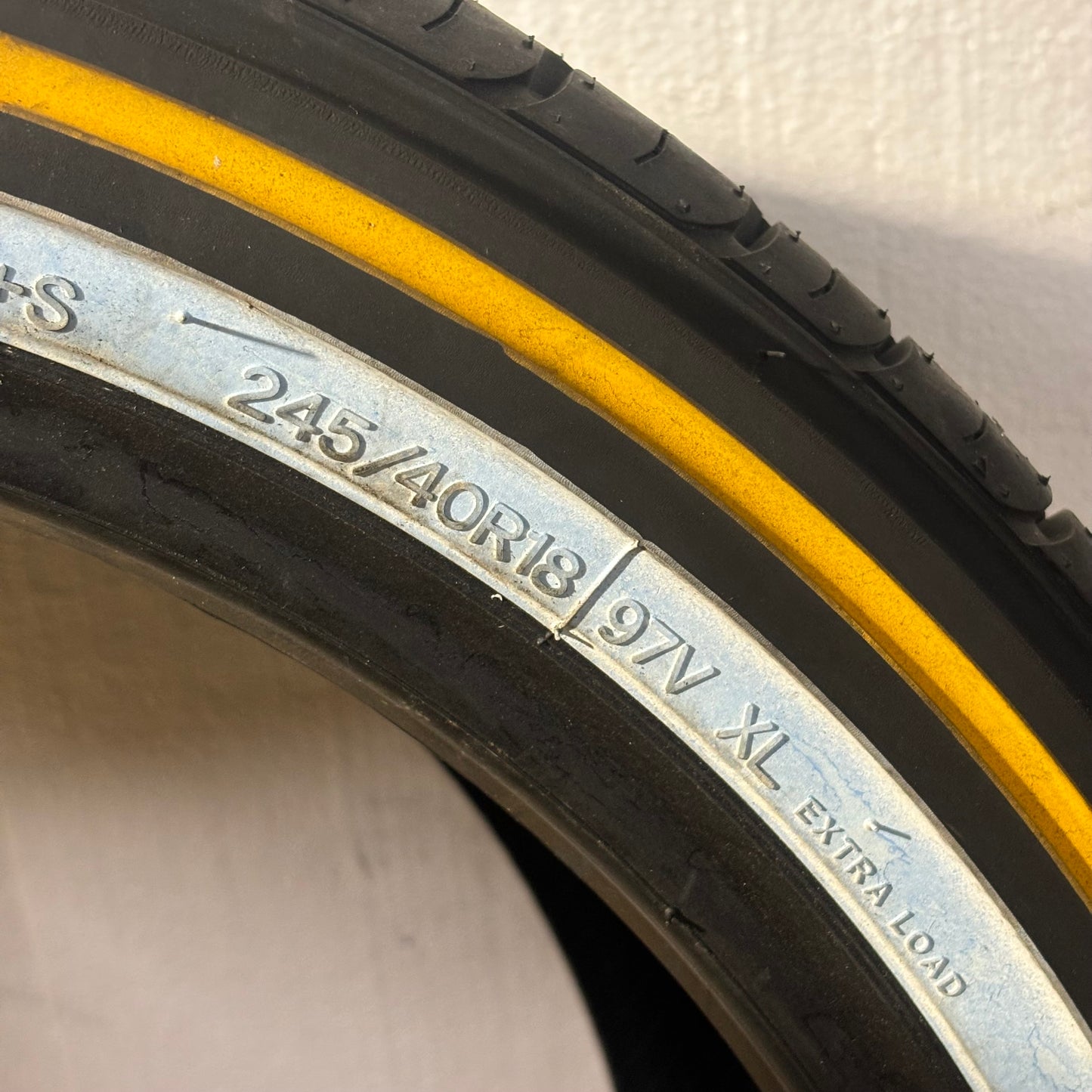 VOGUE CUSTOM BUILT RADIAL WHITE/GOLD P 245 40 18 97V XL PERFORMANCE A/S TIRE 03206590