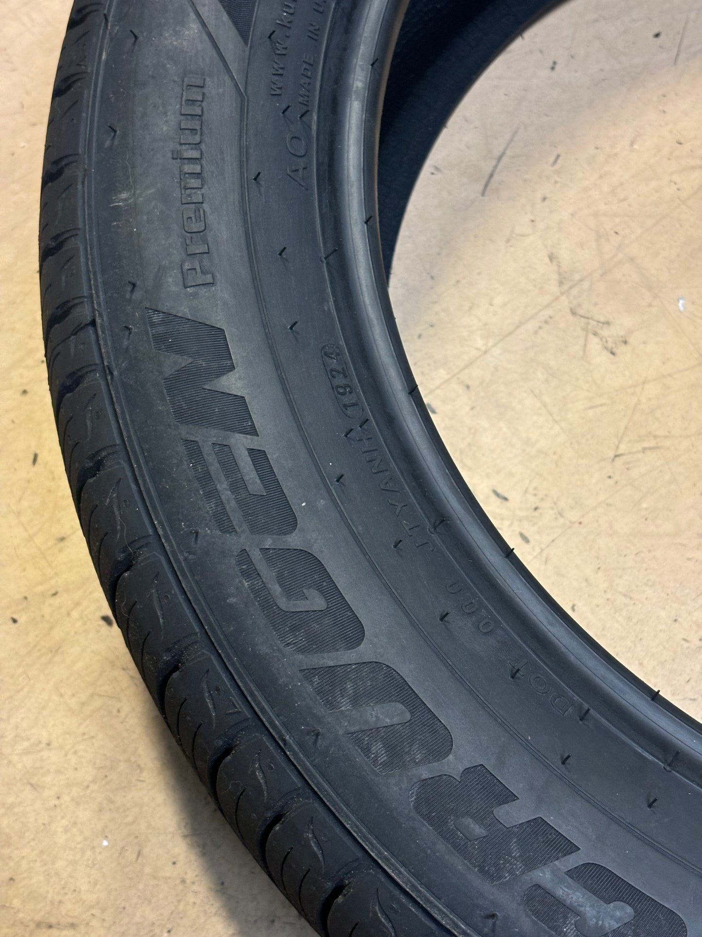 2 KUMHO CRUGEN PREMIUM KL33 P 235 55 19 101H ALL SEASON TIRE 2211452