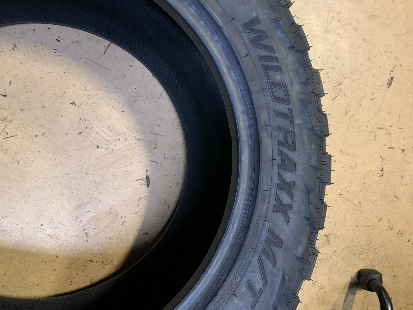 2 LANDSPIDER WILDTRAXX M/T BSW LT 35 12.5 20 121Q 10PLY MUD TERRAIN TIRE EMT018