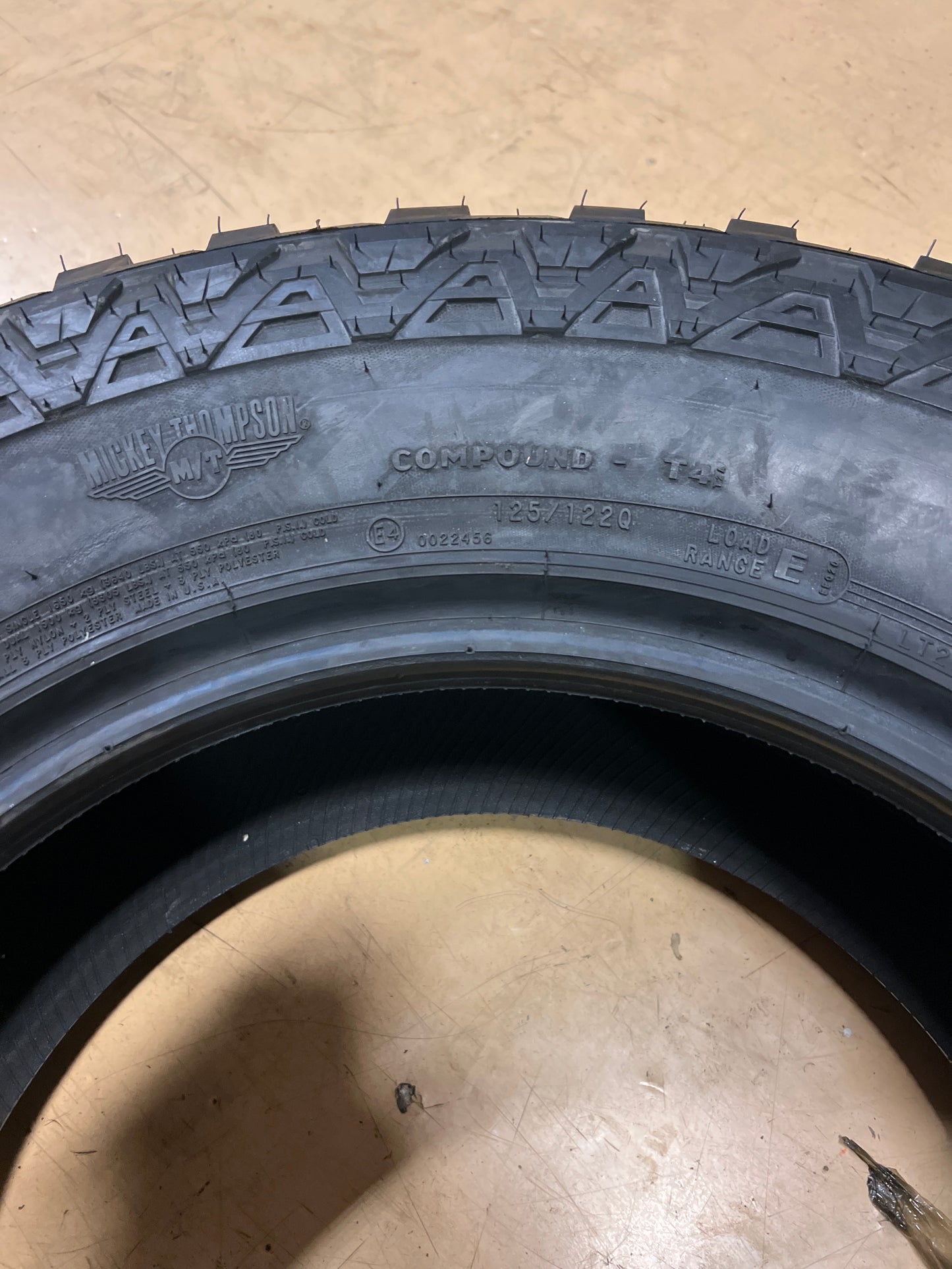 NEW OLD STOCK MICKEY THOMPSON BAJA ATZ P3 275 70 18 125/122Q LRE 90000001942