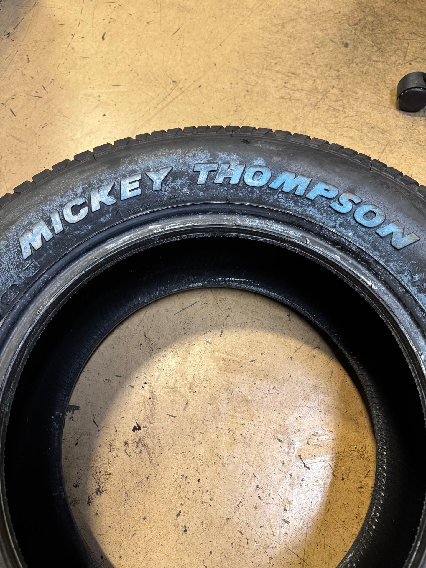 MICKEY THOMPSON SPORTSMAN S/T RADIAL RWL P 235 60 15 98T ALL SEASON TIRE 321001001