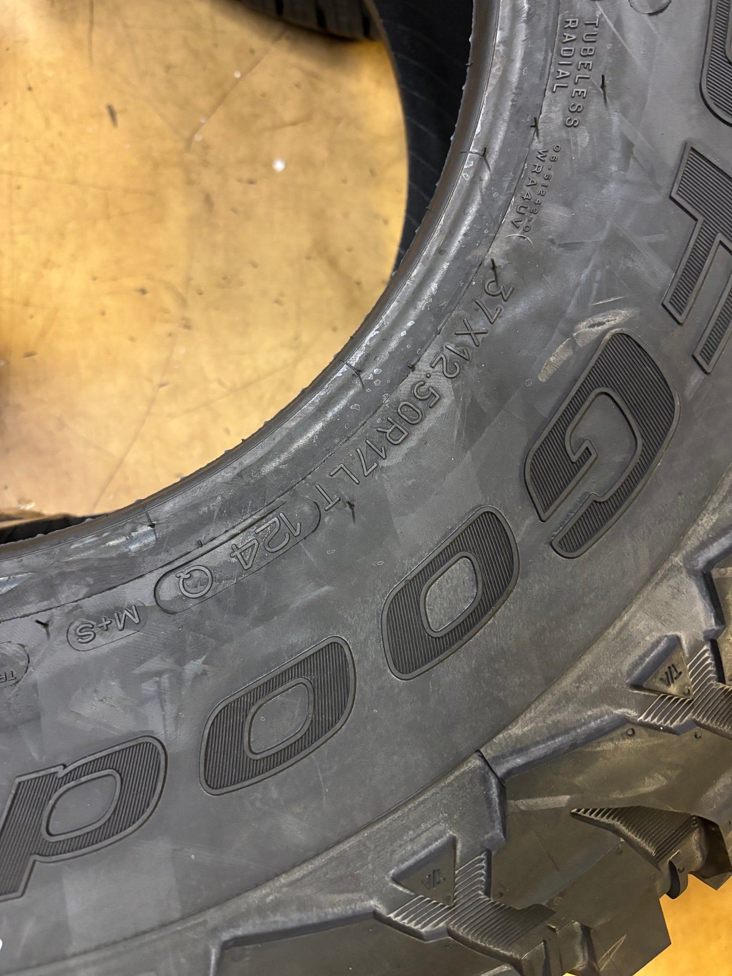 BFGOODRICH MUD TERRAIN T/A KM3 BSW LT 37 12.5 17 124Q LRD 8PLY MUD TERRAIN TIRE 39458