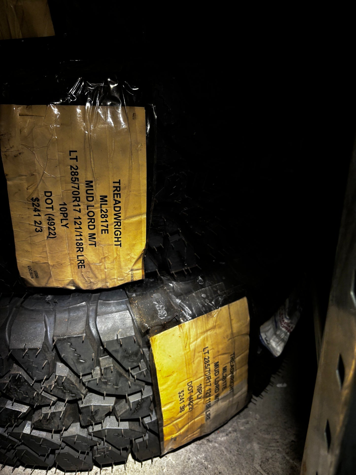 (TODO) TREADWRIGHT MUD LORD MT LT 285 70 17 121/118R LRE 10 PLY ML2817E