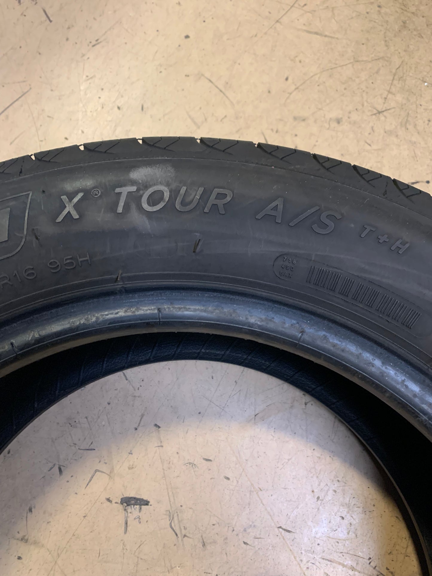 USED OS MICHELIN X TOUR A/S BSW P 215/60R16 95H ALL SEASON TIRE 87817
