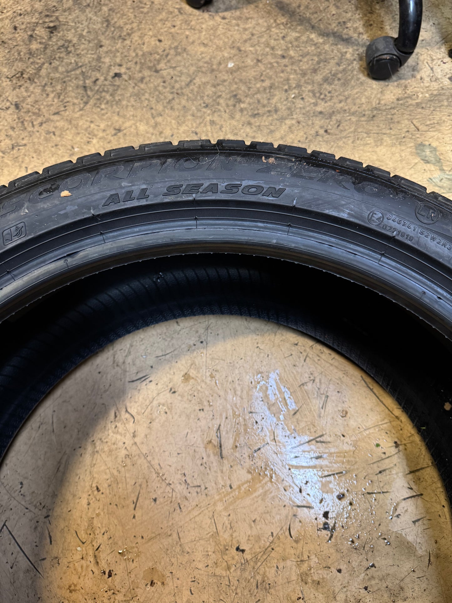 PIRELLI SCORPION ZERO ALL SEASON (LR) (FOAM) BSW P 275 40 22 108Y XL ALL SEASON TIRE 3432300