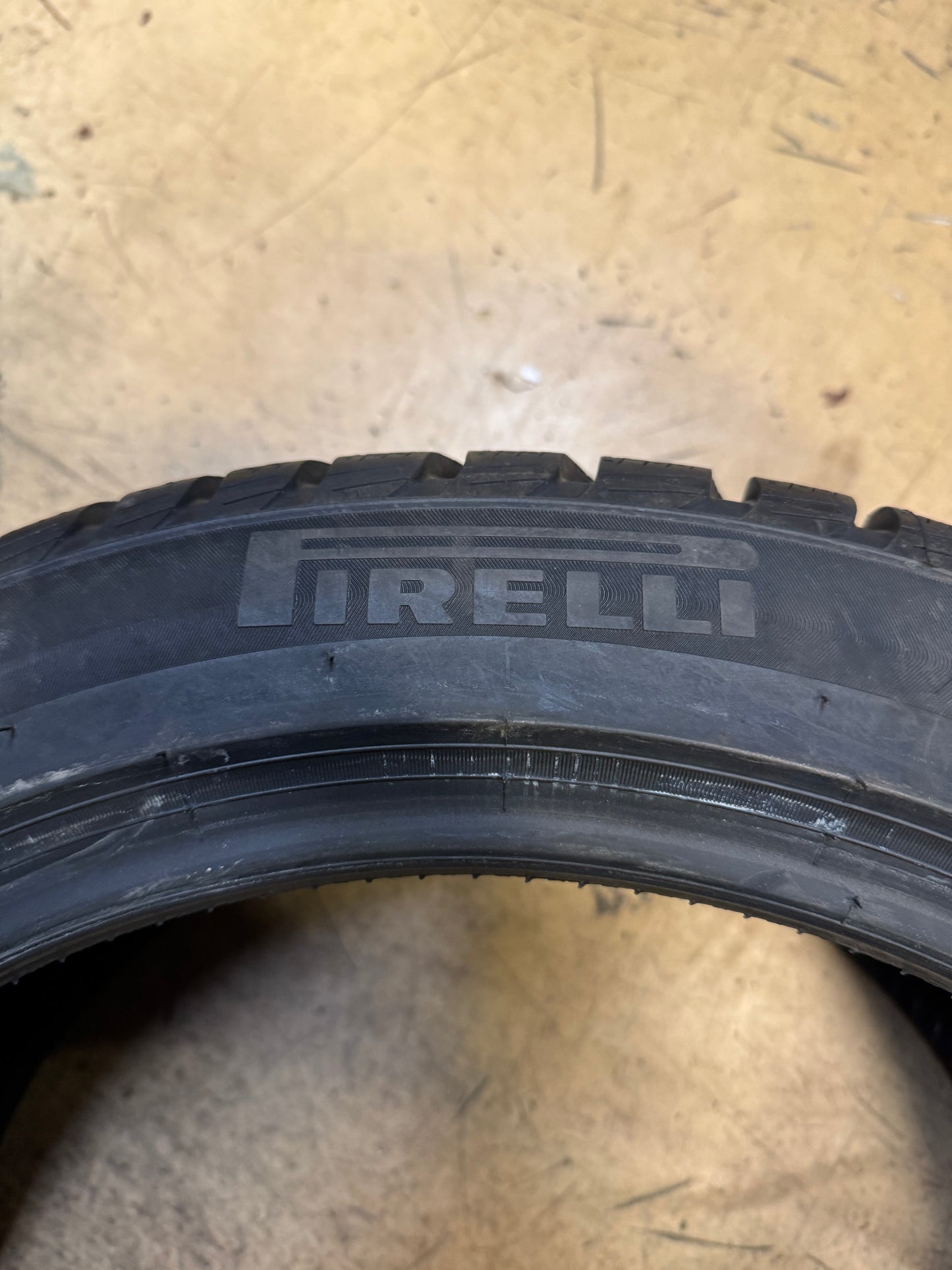 PIRELLI WINTER SOTTO ZERO 3 (TO) FOAM BSW P 235 45 18 98V XL TIRE 3608800