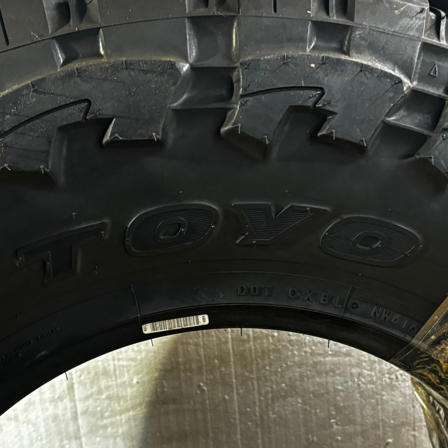 (KSL ONLY) TOYO OPEN COUNTRY MT LT 38 13.5 18 126Q LRD 8 PLY MUD TERRAIN TIRE 560380