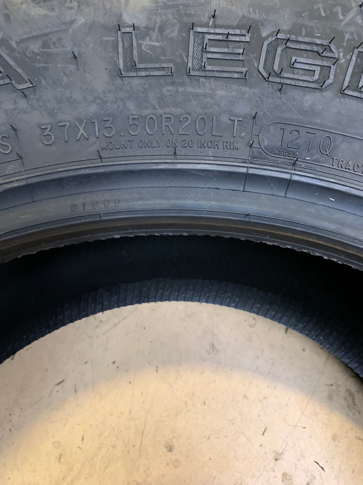 MICKEY THOMPSON BAJA LEGEND EXP BSW LT 37 13.5 20 127Q LRE ALL TERRAIN TIRE 331084002