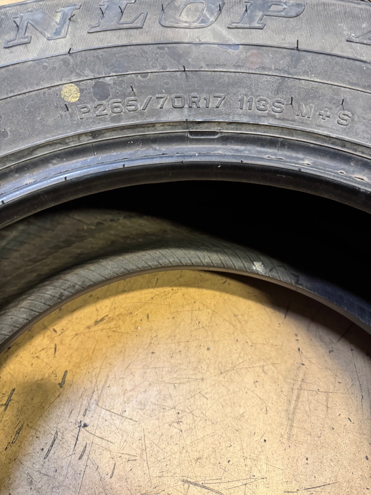 NOS DUNLOP GRANDTREK AT20 BSW P 265 70 17 113S ALL SEASON TIRE 290105041