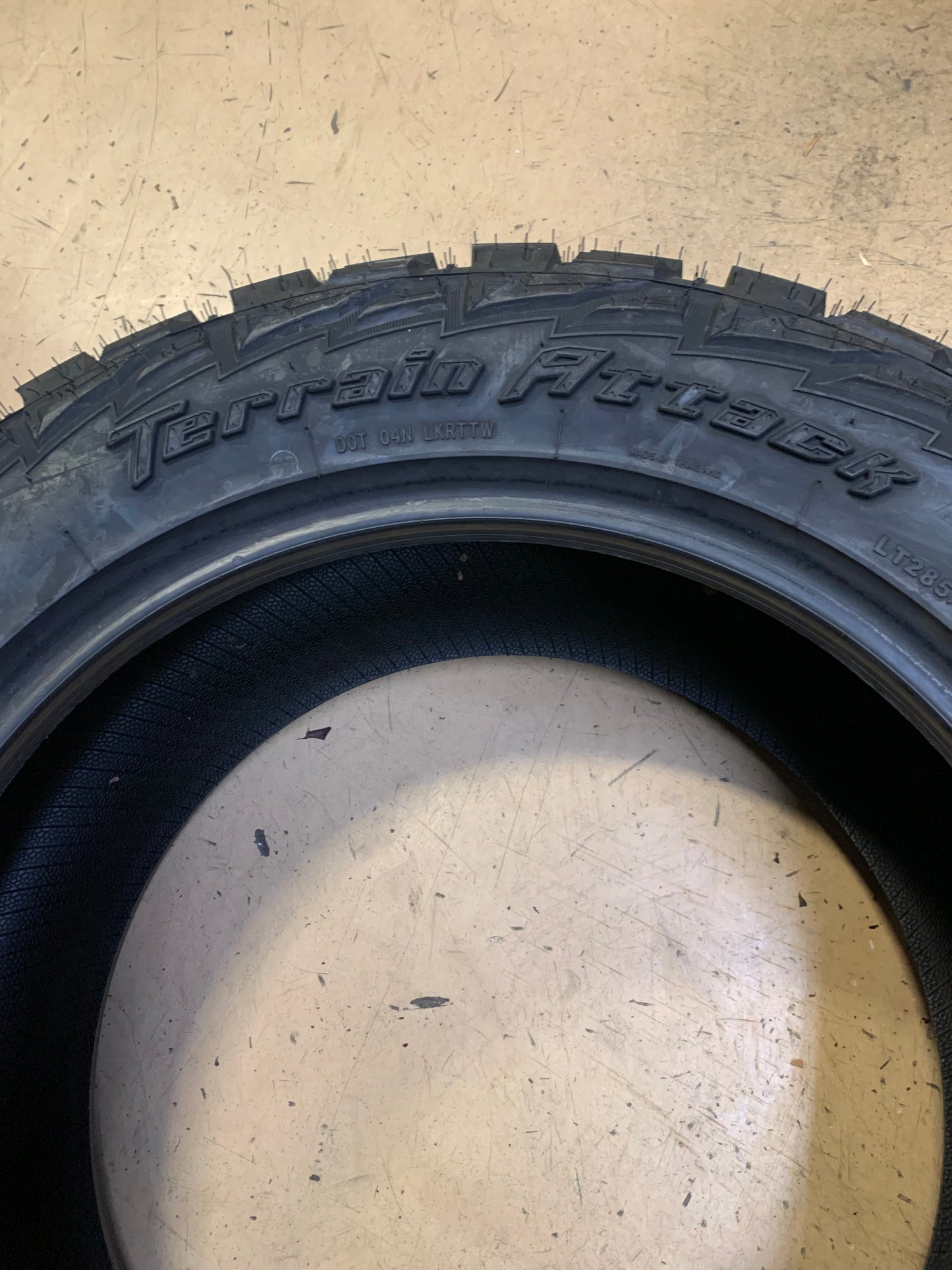 AMP TERRAIN ATTACK R/T LT 285 55 20 122/119Q LRE PERFORMANCE TIRE 2855520AMPRTE