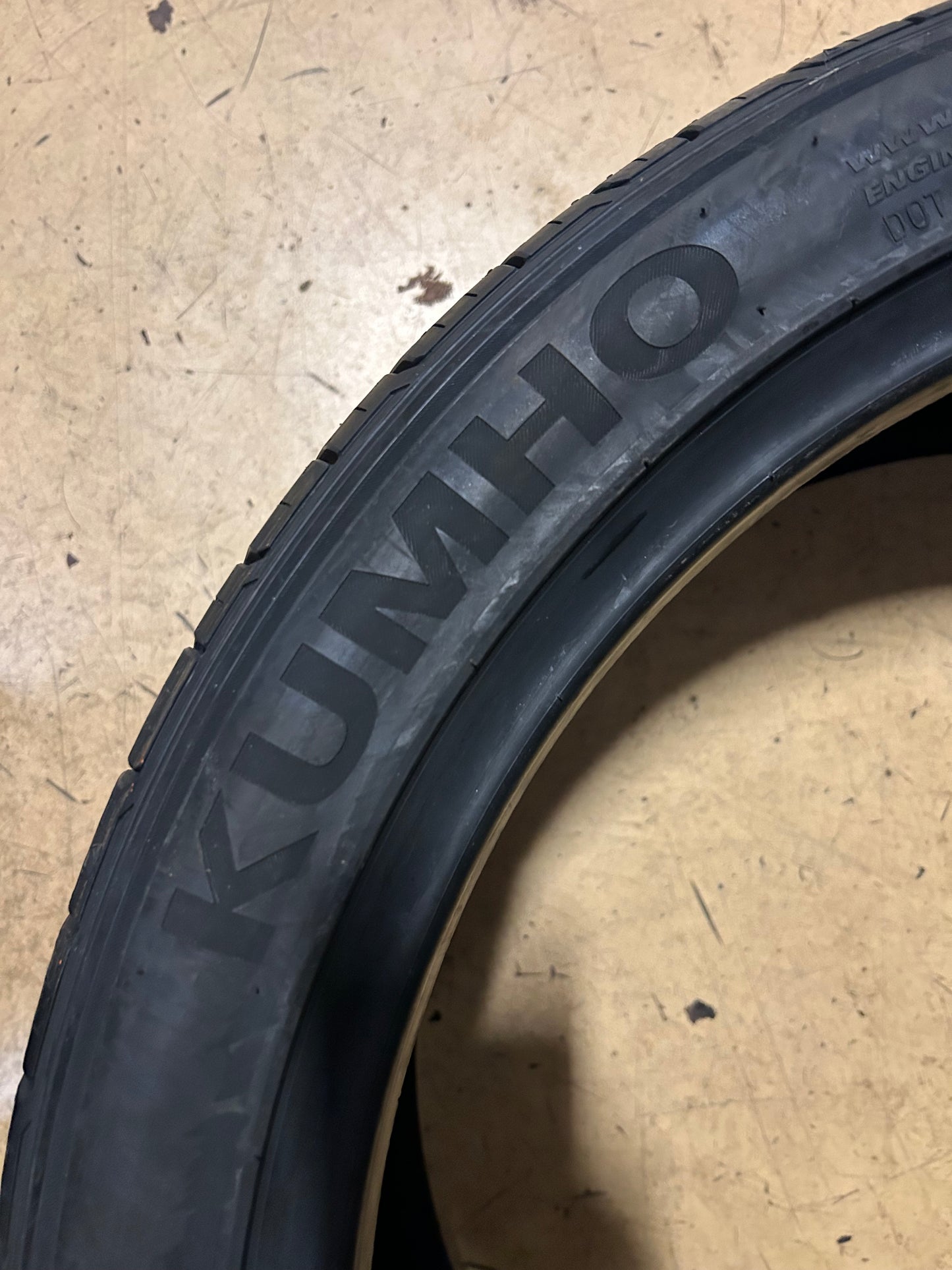 KUMHO CRUGEN HP71 BSW P 265 40 22 106W XL ALL SEASON TIRE 2263823