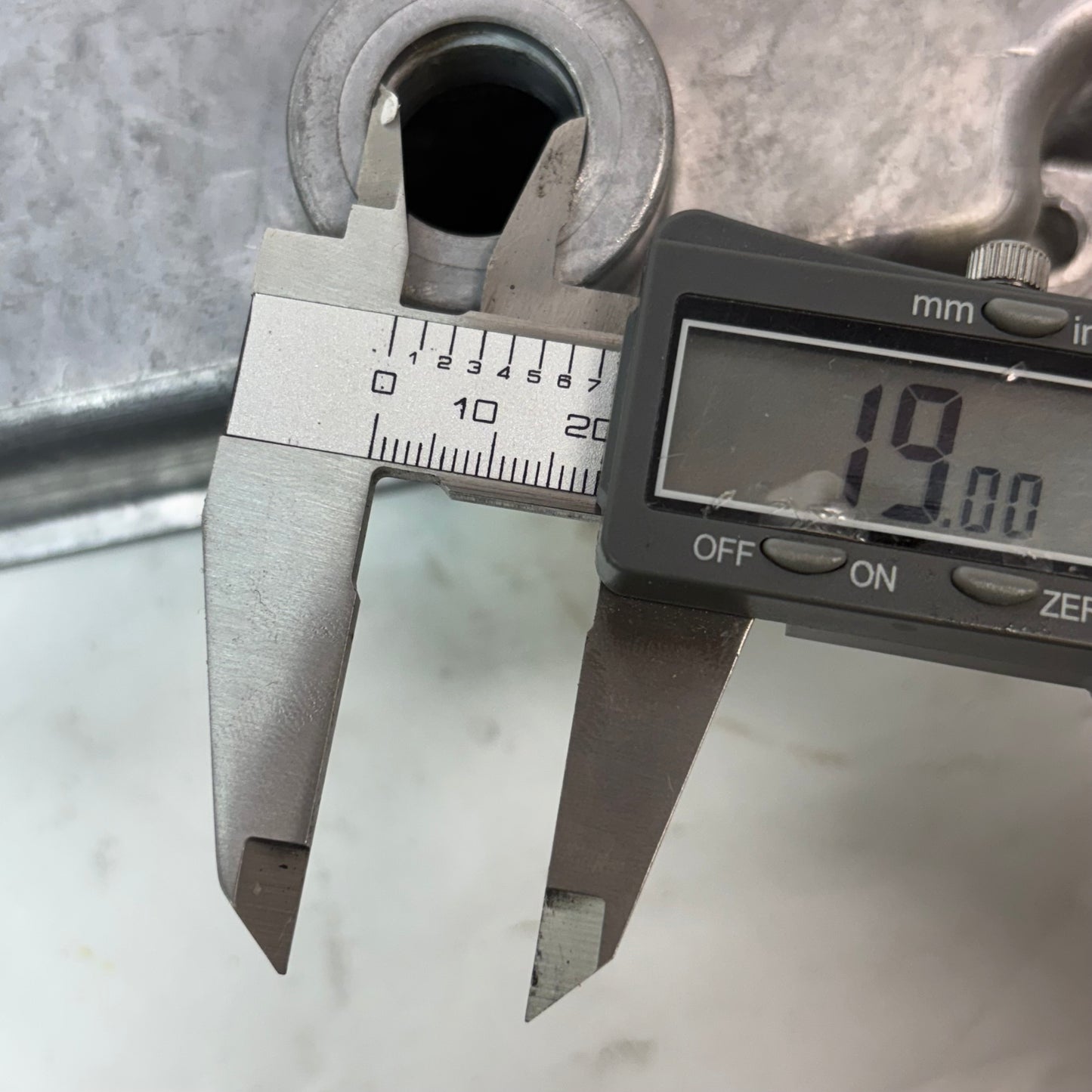 UNBRANDED 6 BOLT SHALLOW VALVE COVER