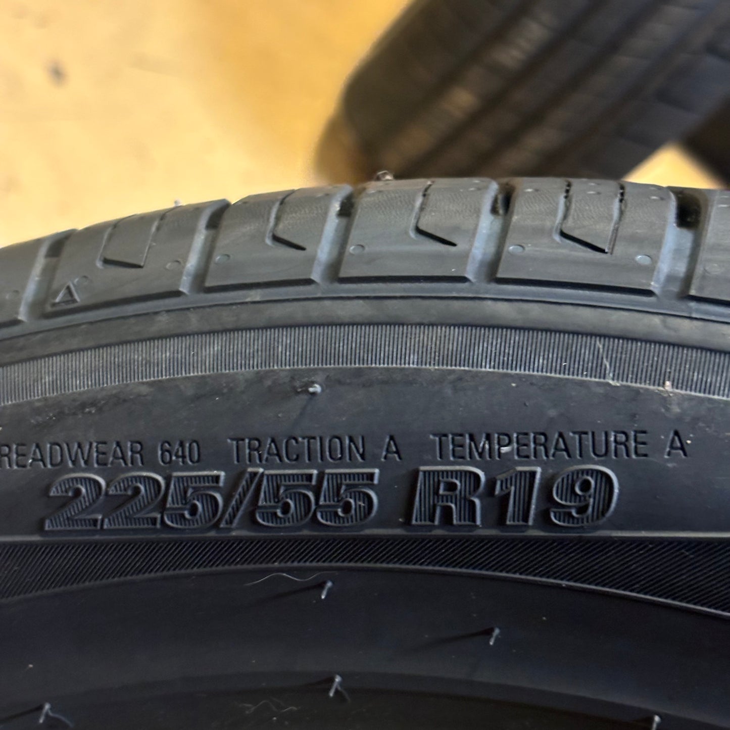 KUMHO CRUGEN HP27 P 225 55 19 99V SL ALL SEASON TIRE 2346213