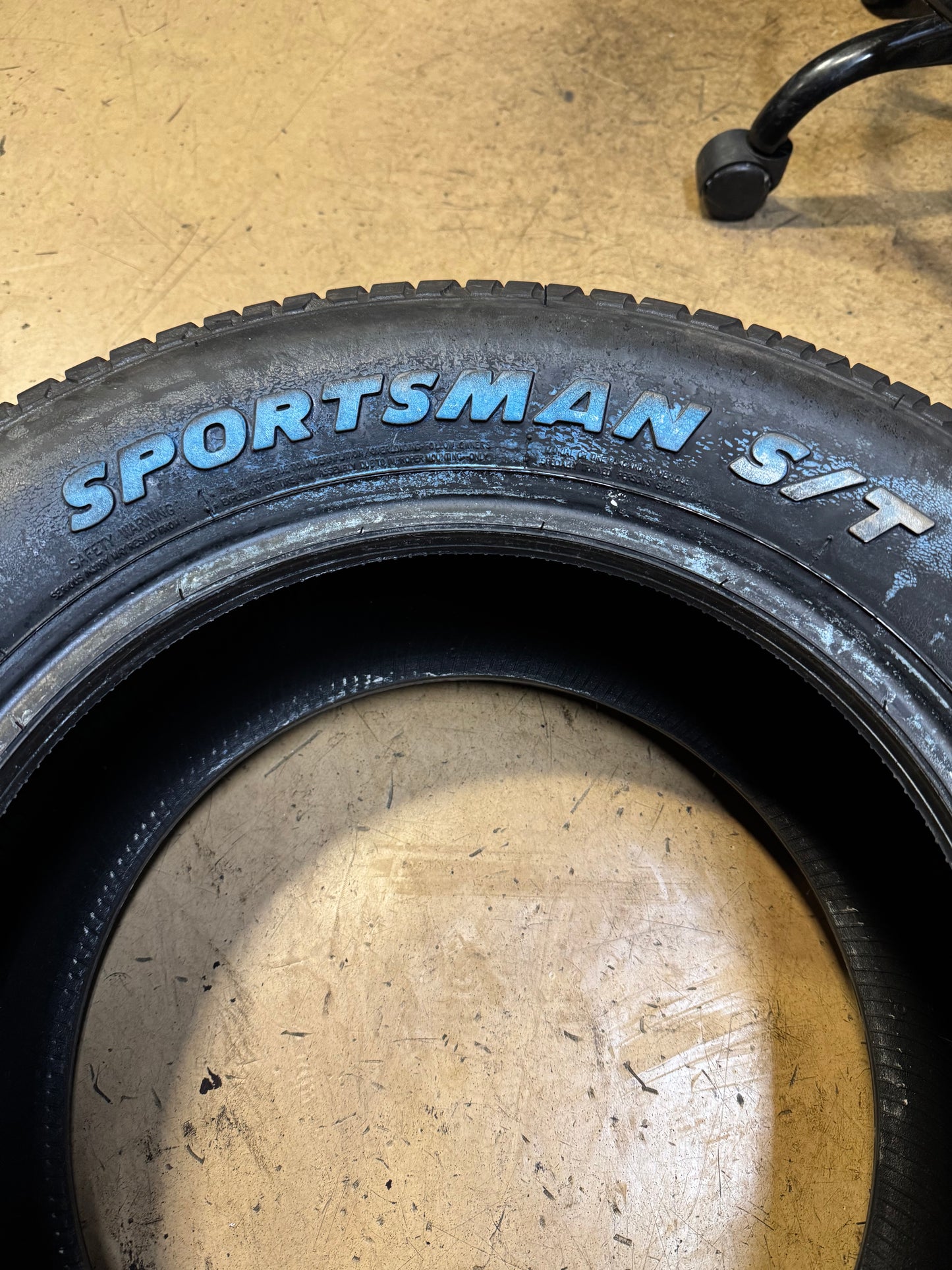MICKEY THOMPSON SPORTSMAN S/T RADIAL RWL P 235 60 15 98T ALL SEASON TIRE 321001001