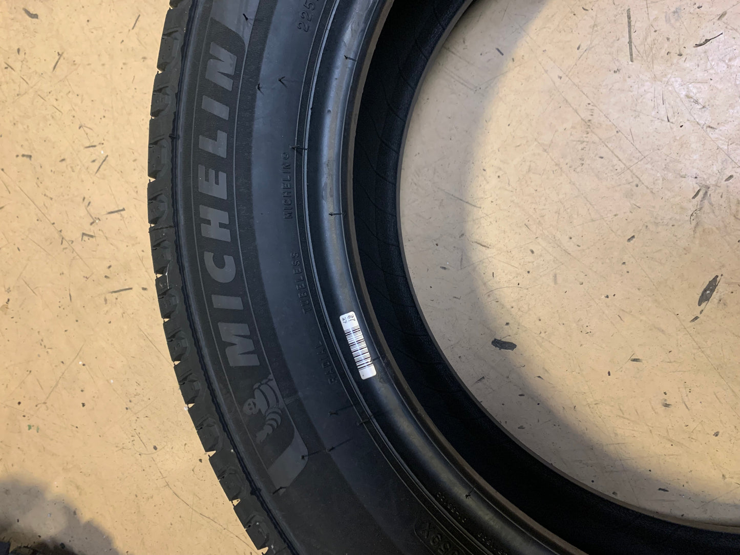 MICHELIN DEFENDER 2 BSW P 225 60 18 104H XL ALL SEASON TIRE 98485