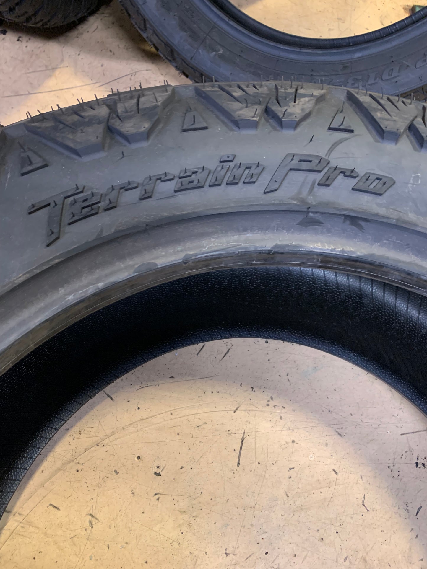 AMP TERRAIN PRO A/T P BSW LT 285 60 20 125/122S 10PLY ALL TERRAIN TIRE 2856020AMPCA2
