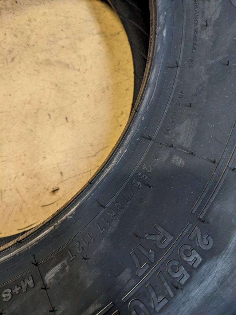 UNIROYAL LAREDO  HT BSW P 255 70 17 112T SL TIRE 40470 CQ3