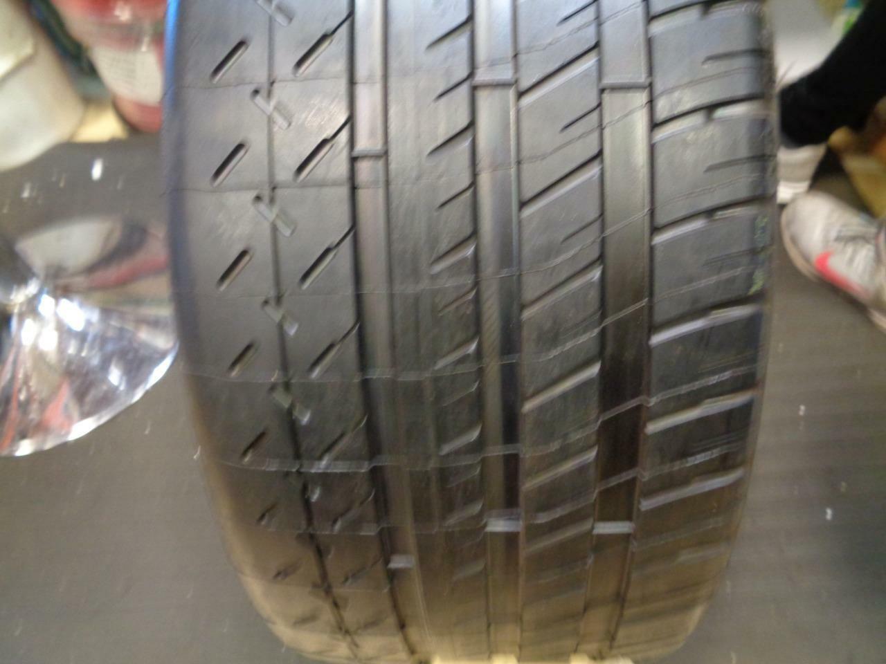 1 NOS MICHELIN PILOT SPORT CUP  235 35 19 87Y 07299 Q0