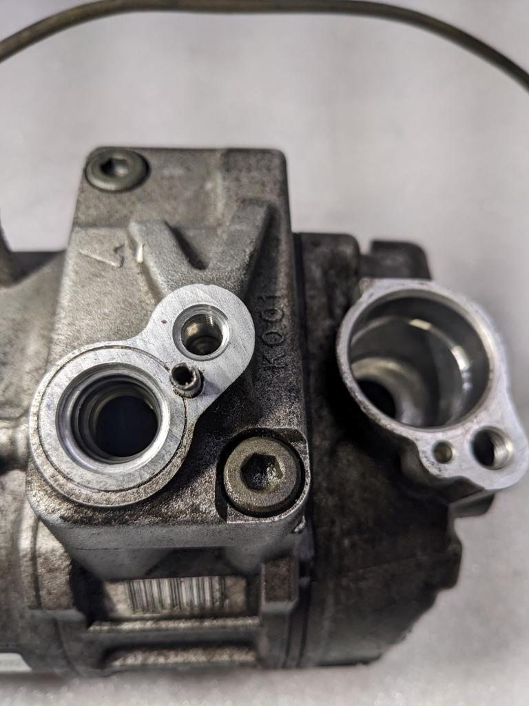 PORSCHE 911 996 BOXSTER DENSO A/C COMPRESSOR W/PIPE 99612601152 USED 996B.G.L.