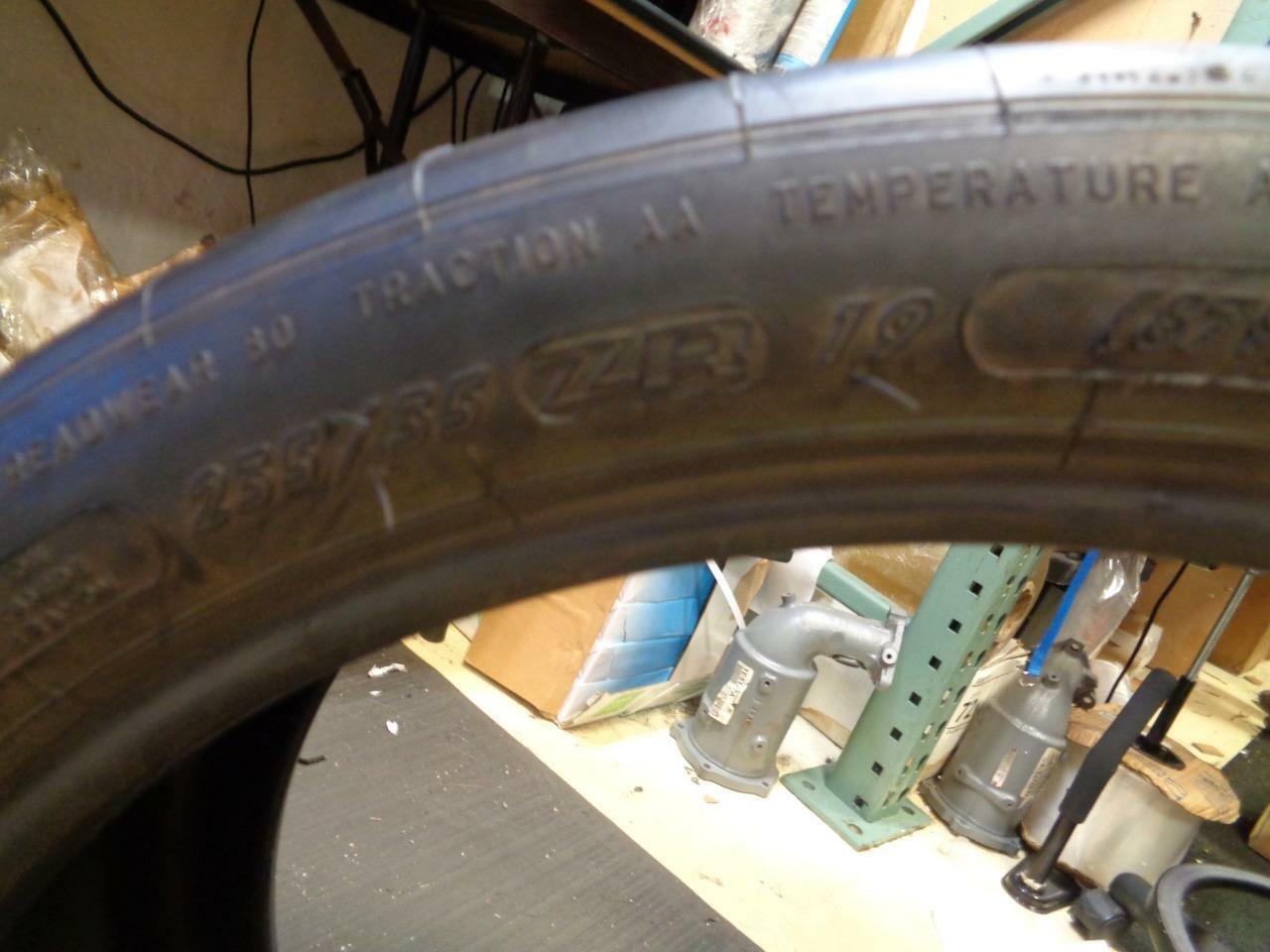 1 NOS MICHELIN PILOT SPORT CUP  235 35 19 87Y 07299 Q0