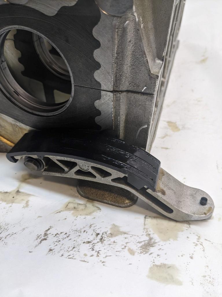 1998 PORSCHE 911 CRANKSHAFT BEARING CASE/CARRIER 9961011123R USED 996BGL2