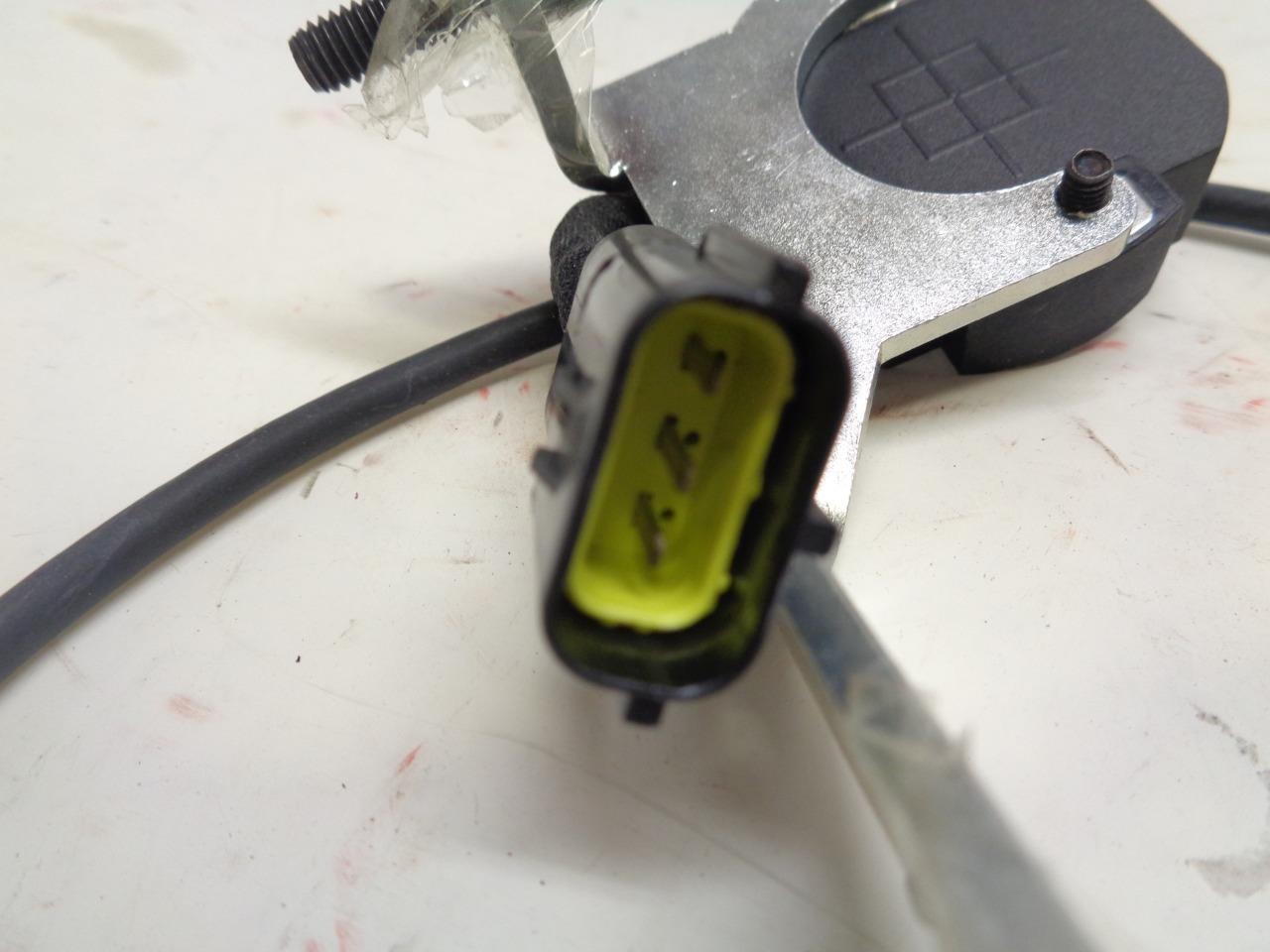 USED NOVOTECHNIK RFC 4801 636 221 201 ROTARY SENSOR WITH MOUNTING HARDWARE R15T3