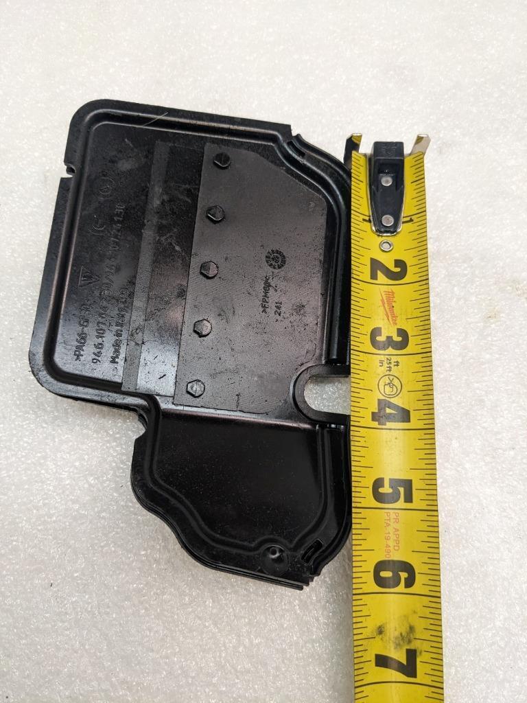 15-18 PORSCHE MACAN OIL TUB BULKHEAD 94610704230 USED R21