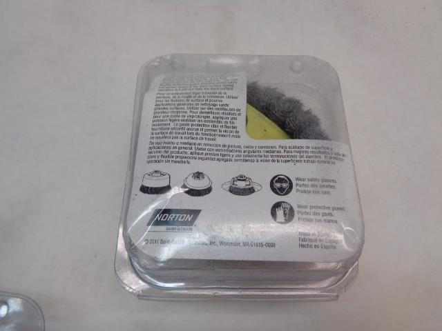 1 NEW NORTON 4 IN. X 5/8 IN. 11 CARBON STEEL TWIST KNOT WIRE CUP BRUSH R29
