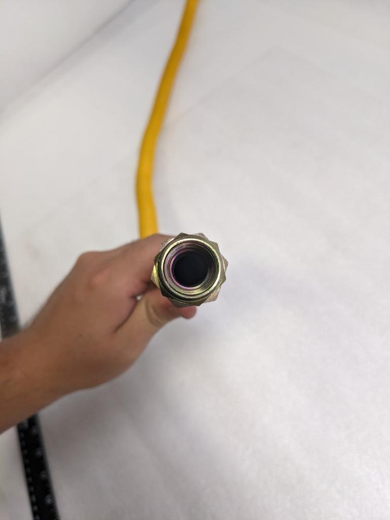 UNBRANDED GAS CONNECTOR 48" OAL 1/2" ID 1/2" MIP 5/8" OD YELLOW NEW R22T2