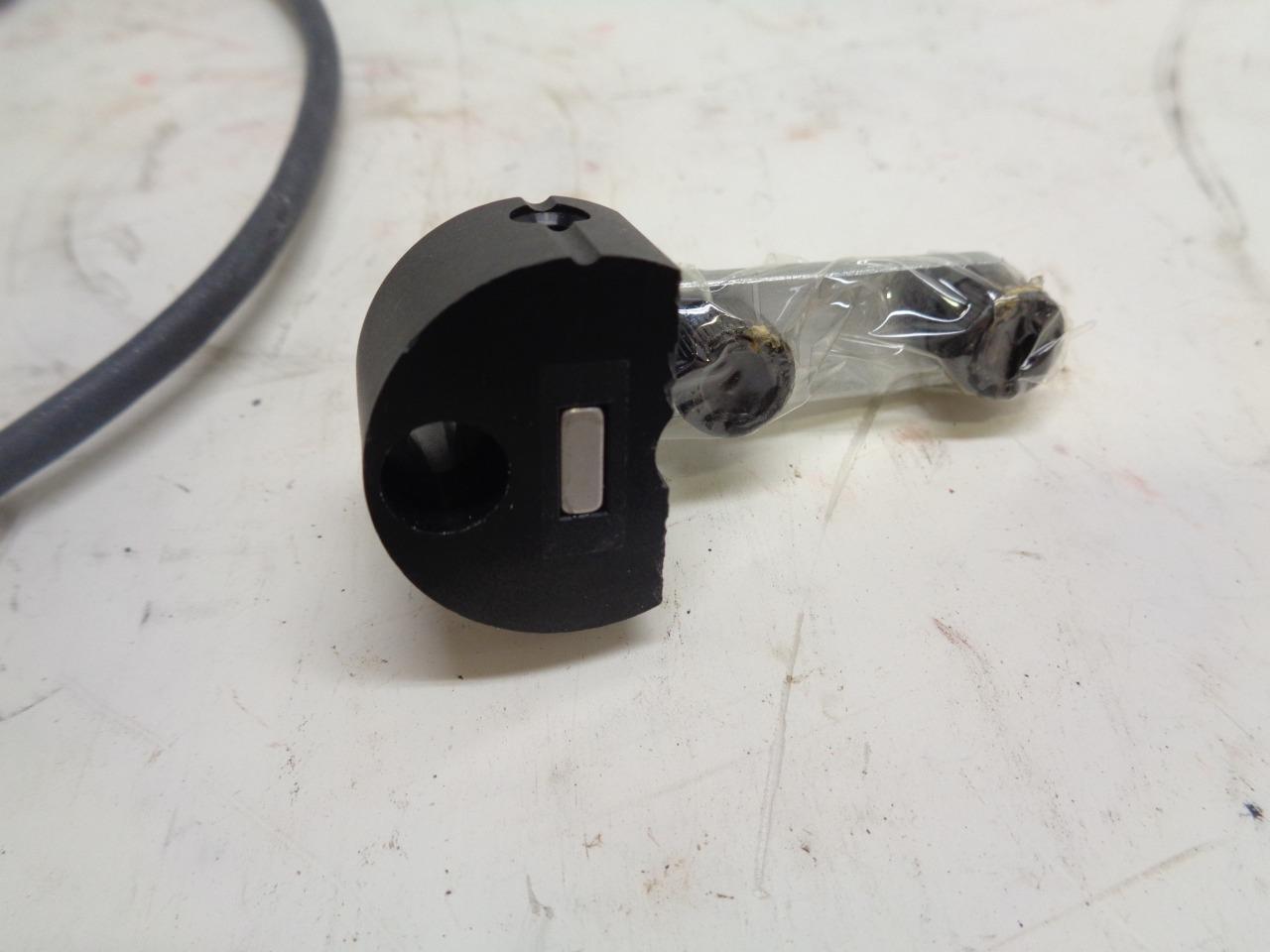 USED NOVOTECHNIK RFC 4801 636 221 201 ROTARY SENSOR WITH MOUNTING HARDWARE R15T3