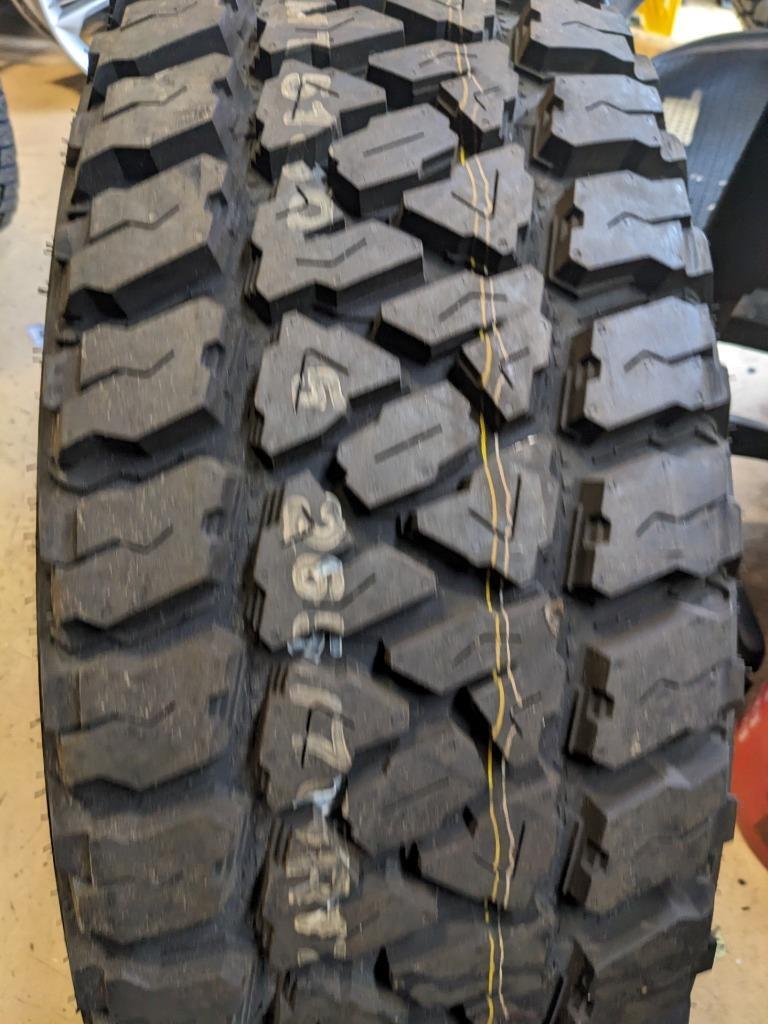 KUMHO ROAD VENTURE MT51 LT 265 70 17 121/118Q LRE 10PLY TIRE 2168473 CQ3
