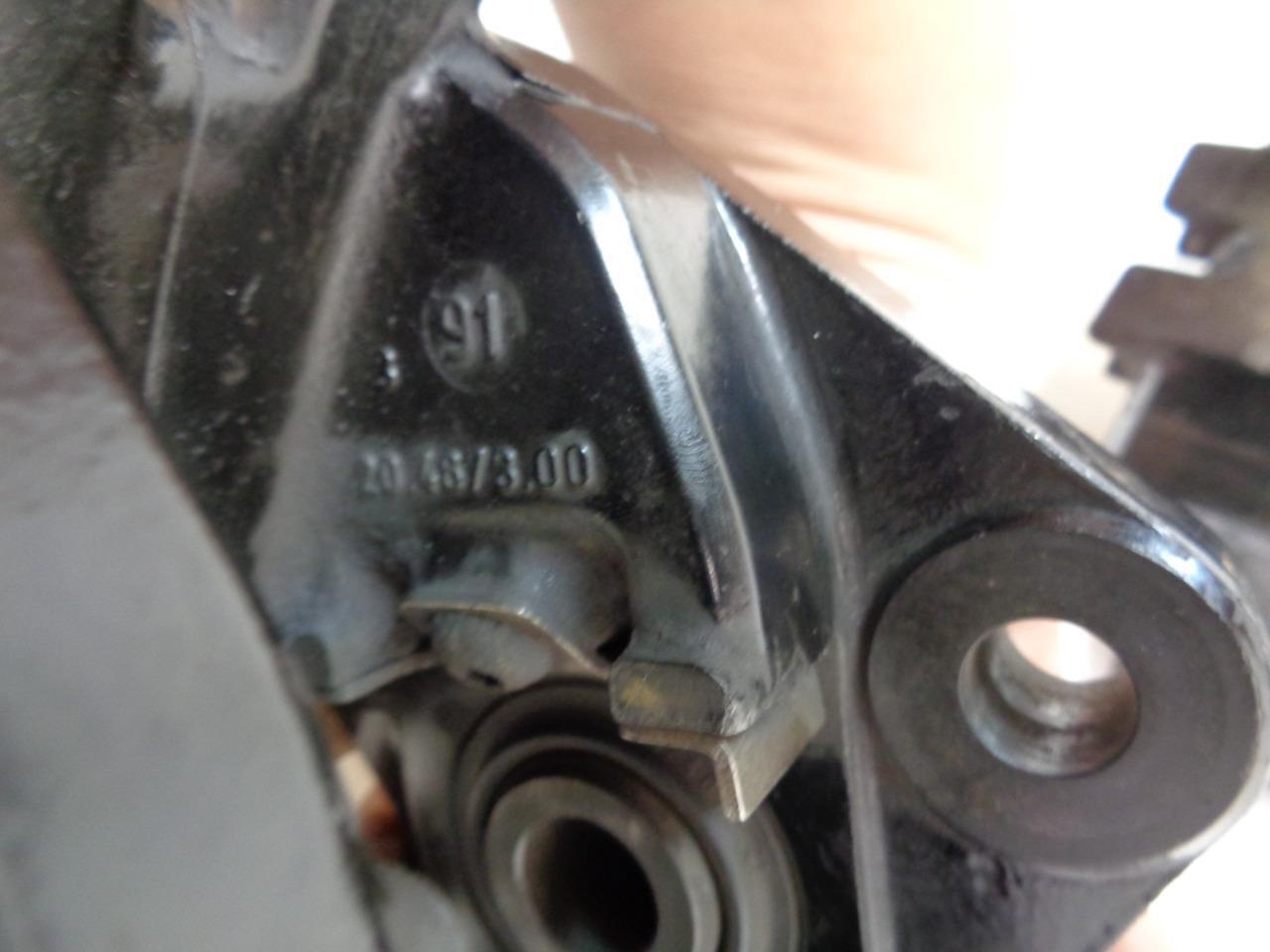 USED PAIR OF GENUINE PORSCHE 944 91 BREMBO REAR BRAKE CALIPERS 20 4672 00 R20T4