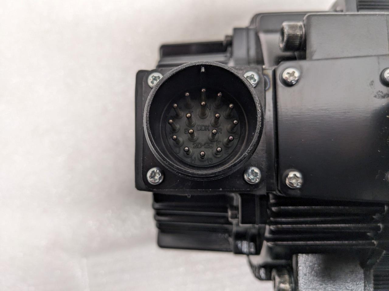 1 YASKAWA SGMG-18B3ABC MOTORS AC SERVO