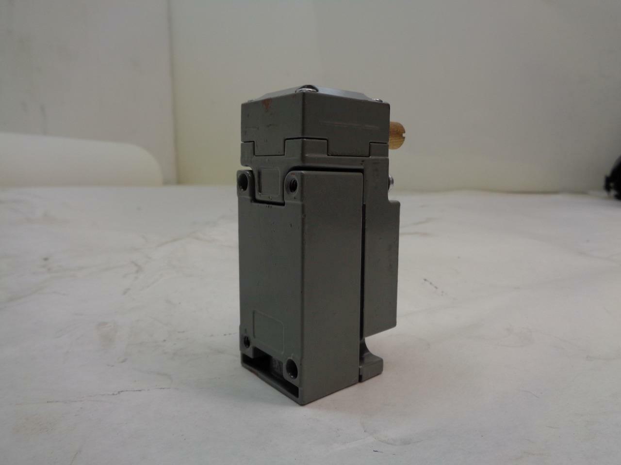 1 NEW SQUARE D 9007 C54 BS LIMIT SWITCH R4 TC
