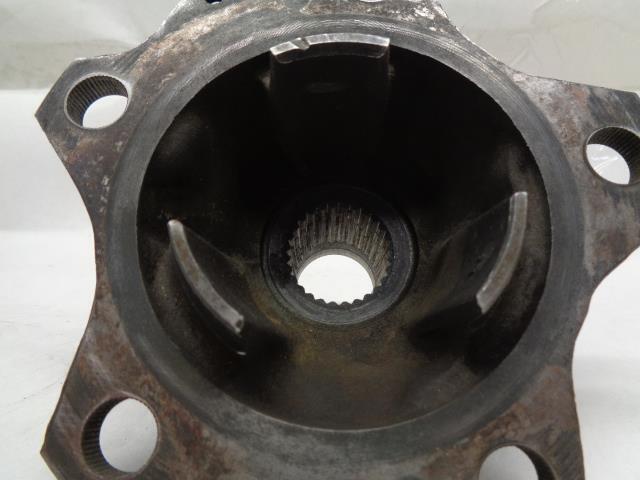 1 USED PORSCHE CARRERA WHEEL HUB 964 331 605 04/964 331 065 04 R25T6