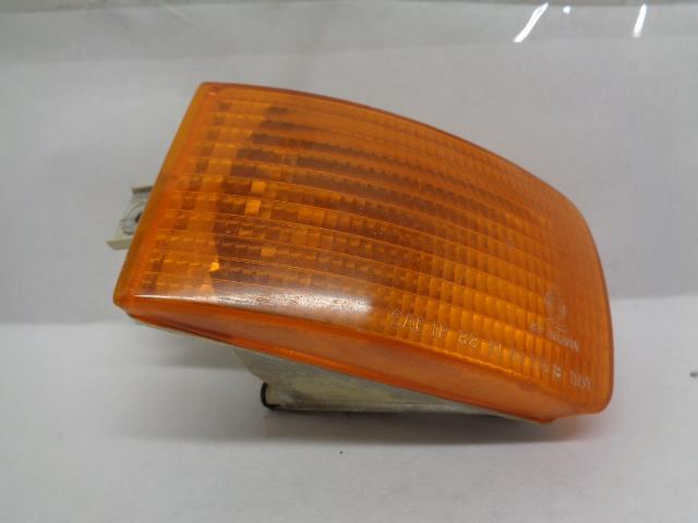 USED GENUINE PORSCHE AMBER RIGHT TURN SIGNAL LIGHT 964 631 405 01 R25T1
