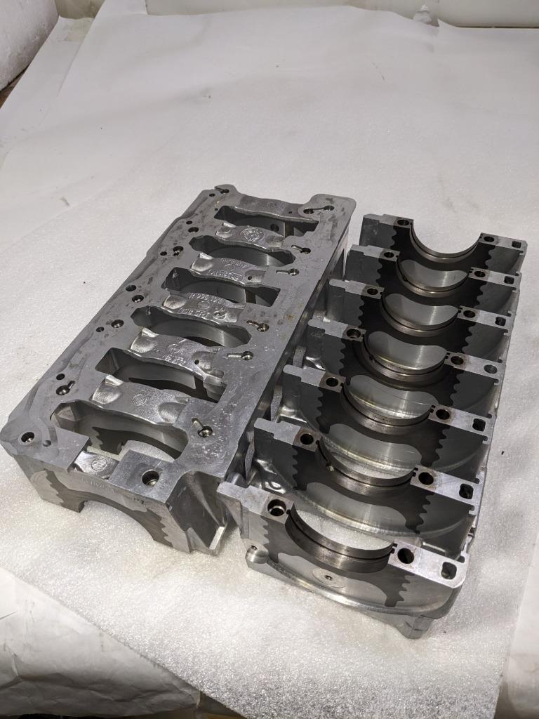 PORSCHE 911 996 BOXSTER ENGINE CRANKCASE HOUSING 9961011575R 996B.G.L.