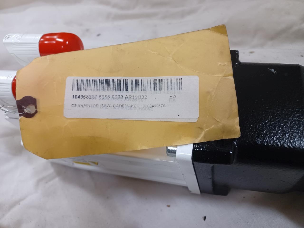 1 NEW SEW EURODRIVE GEAR MOTOR KH37 AQH100/4 90.8021352604.0001.21 BSRG5