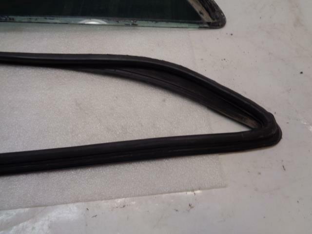 Porsche 928 S 86 & EARLY Rear Quarter Window Glass RIGHT 928 543 106 08 USED SR