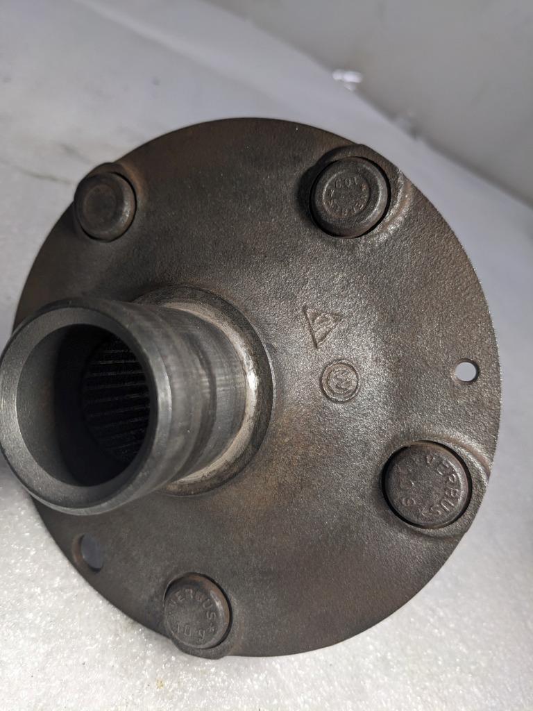 1986 PORSCHE 911 3.2 CARRERA WHEEL HUB 5-BOLT PATTERN 28 SPLINE USED 996B.G.L.