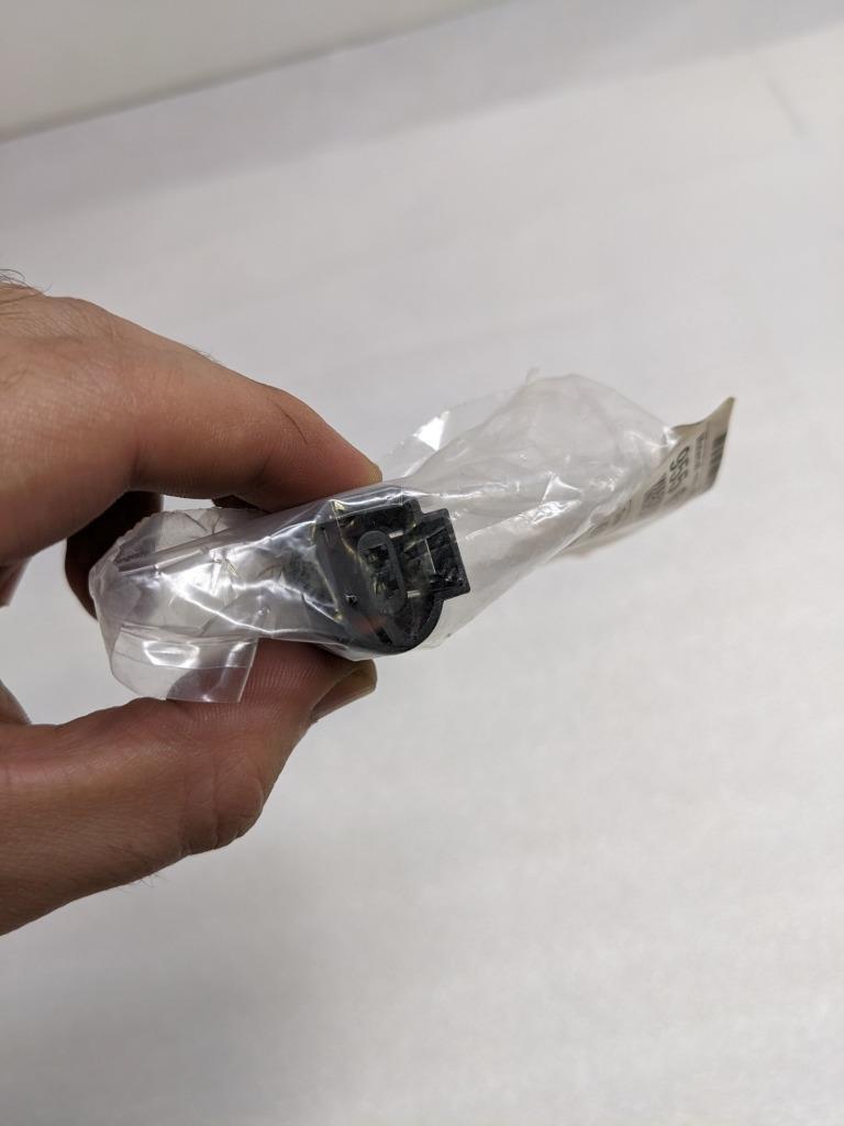 PORSCHE 95561236532 WEAR INDICATOR LH/RH FOR 2003-2010 CAYENNE NEW PGB2TB